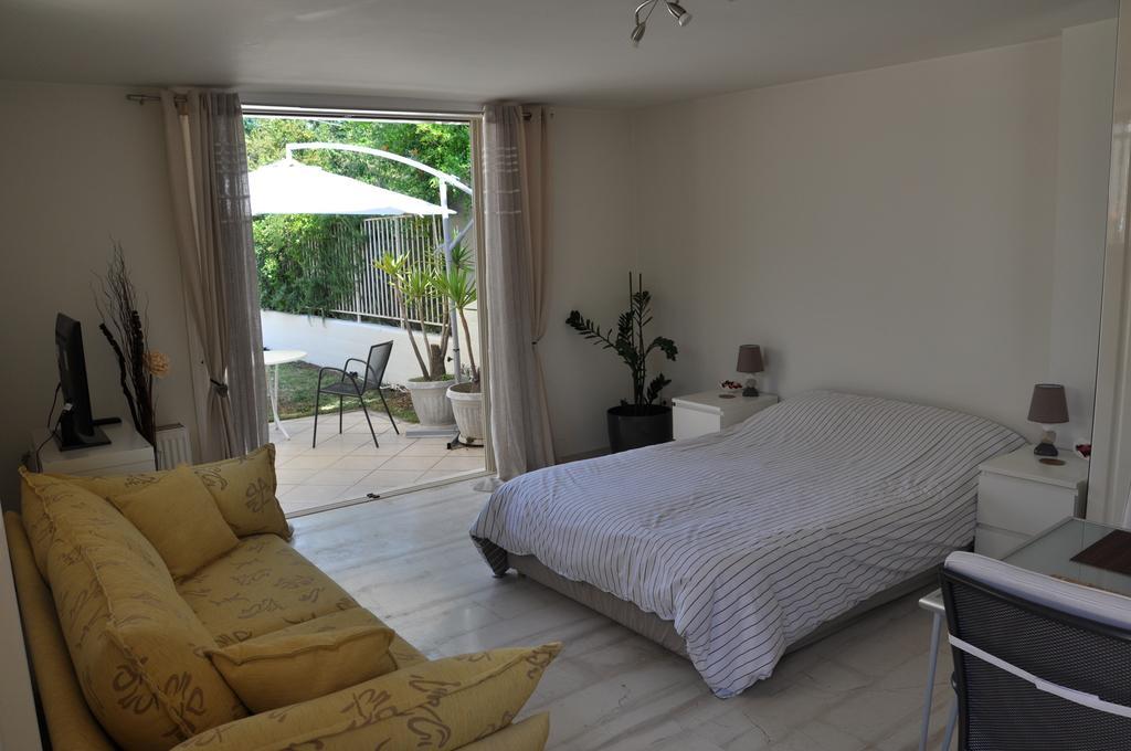 Cosy Studio With Garden / Individual Apartment Athén Kültér fotó