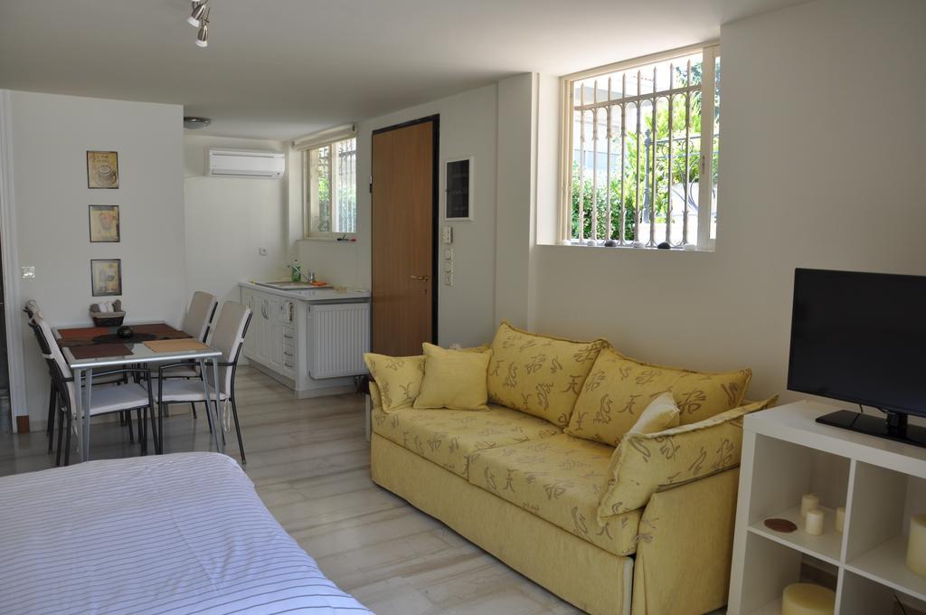 Cosy Studio With Garden / Individual Apartment Athén Kültér fotó