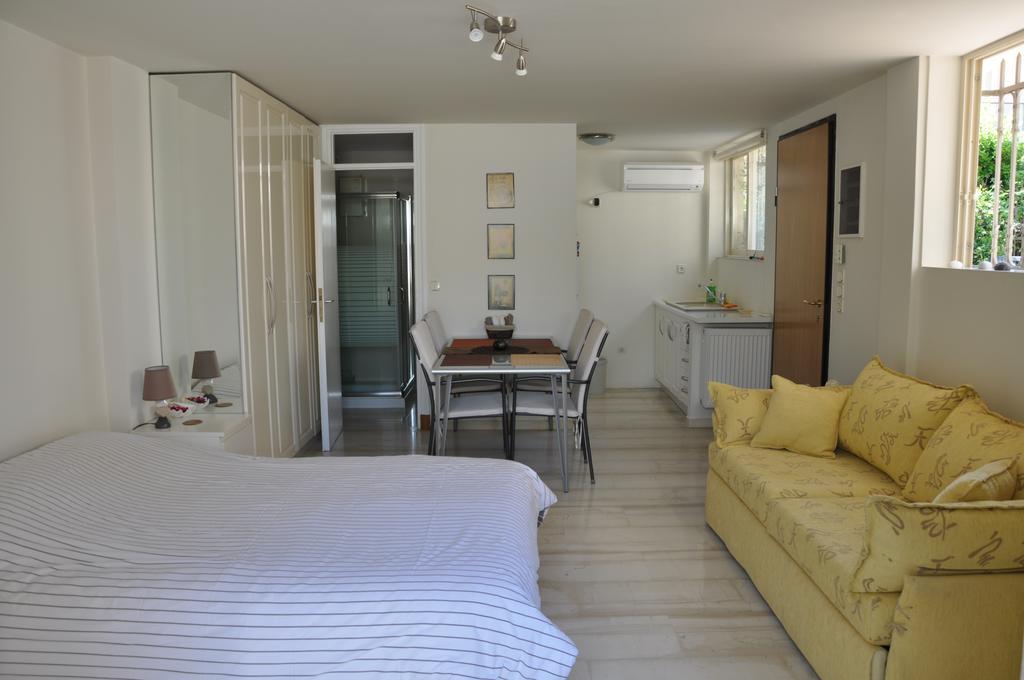 Cosy Studio With Garden / Individual Apartment Athén Kültér fotó